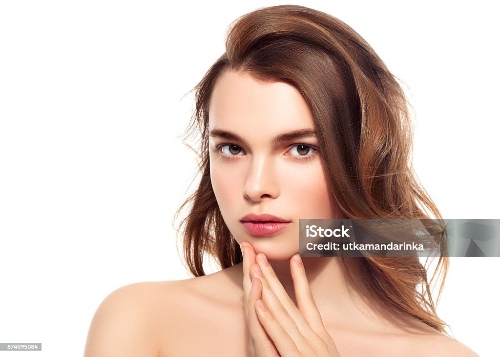 Schöne Brünette Frau Portrait mit gesunden Hair.Clear frische Skin.Smiling Mädchen isoliert auf einem weißen Background.Skincare.Spa.Beauty Modell. - Lizenzfrei Frauen Stock-Foto