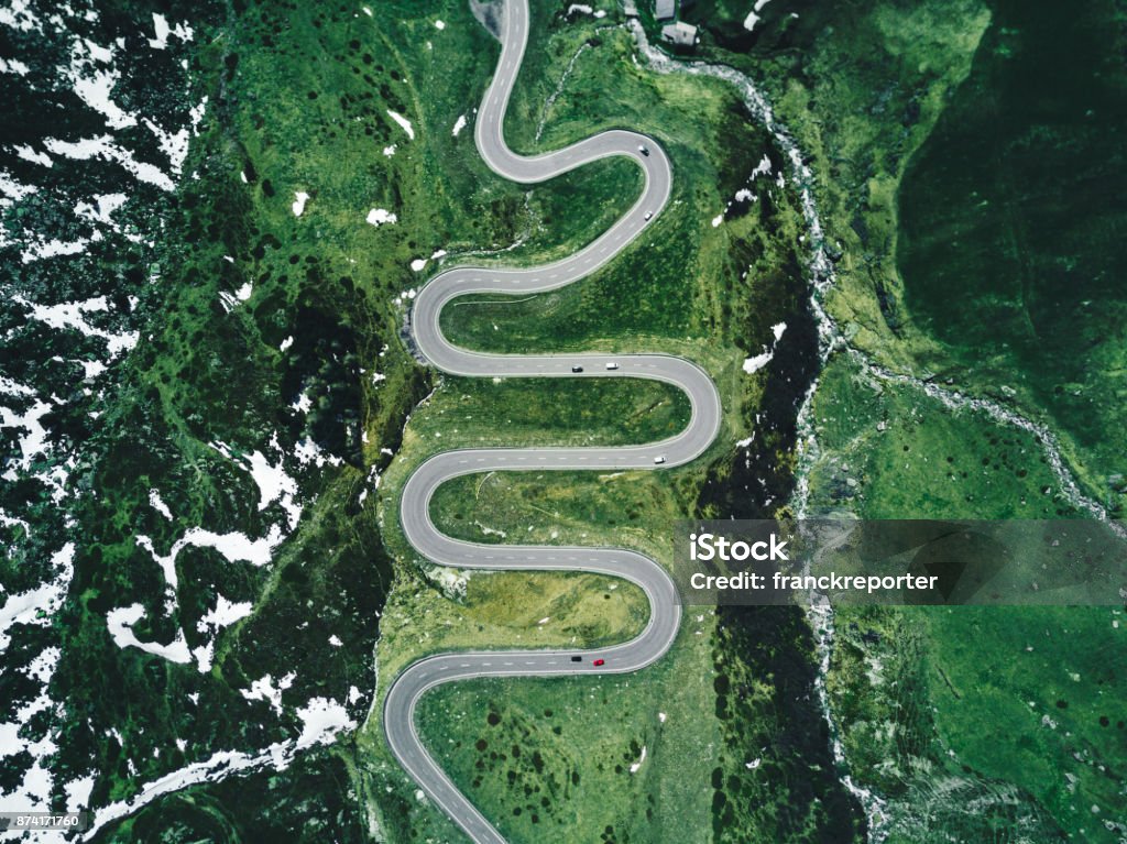 julier проходят дороги в Швейцарии осенью - Стоковые фото Дорога роялти-фри