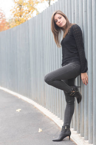 istock Casual city girl 874196848