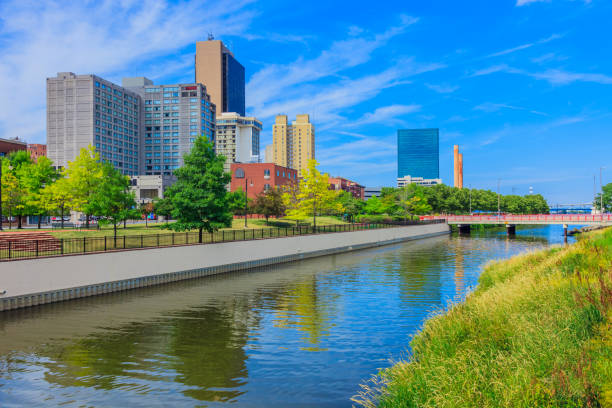 istock Toledo Ohio with Maumee River in spring 874228744