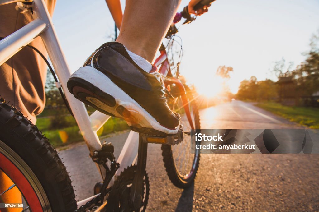 사이클링 스포츠, 자전거의 페달에 발 - 로열티 프리 자전거 타기 스톡 사진