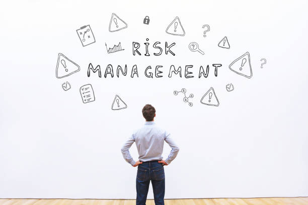 gestión de riesgos - analyzing danger risk insurance fotografías e imágenes de stock
