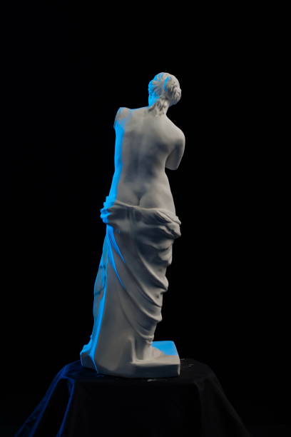 istock Statue of Venus in blue light on a black background 874295102