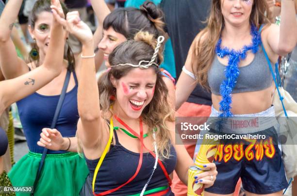 Foto de Carnaval De Rua 2017 e mais fotos de stock de Carnaval - Evento de comemoração - Carnaval - Evento de comemoração, Rua, Festa