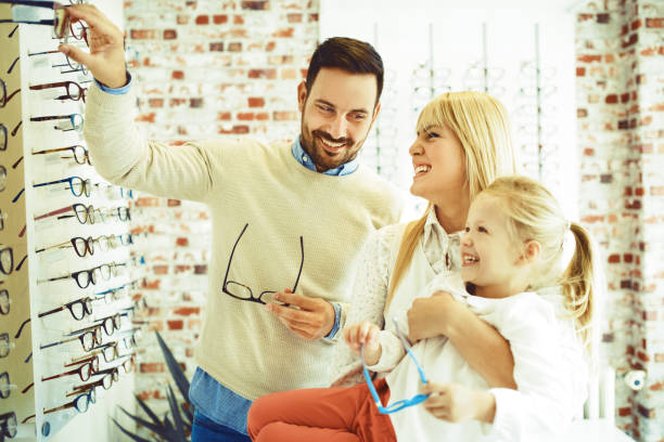 istock Family in Optics Store 874376860