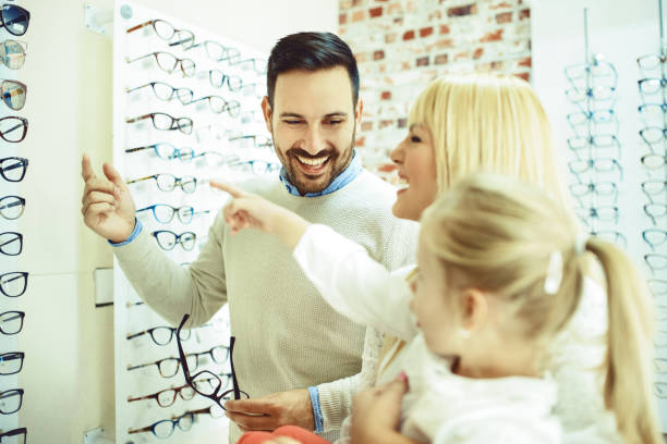 istock Family in Optics Store 874376926
