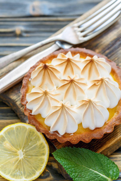 istock Lemon tartlet with Italian meringue. 874441974