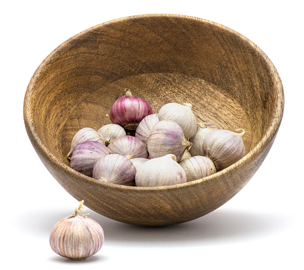 Solo garlic in wooden bowl isolated on white background