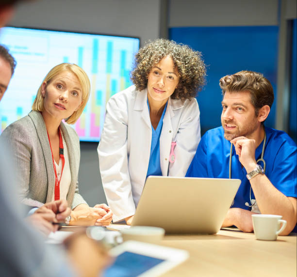 istock doctor in team briefing 874463772