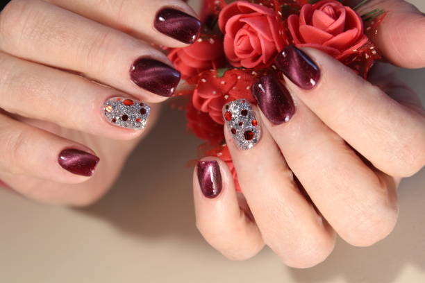 istock Color cat's eye manicure 874581044