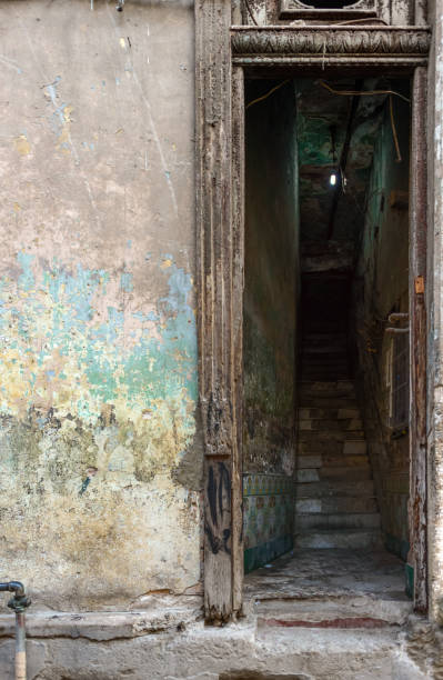 istock Old worn out doorway in Havana, Cuba 874609422
