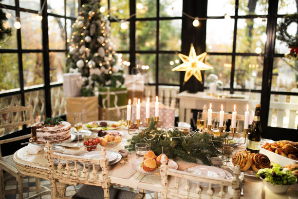 ホームクリスマスの装飾 - テーブルセッティングする ストックフォトと画像