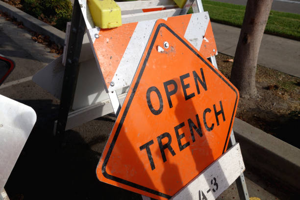open trench sign open trench sign on street trench stock pictures, royalty-free photos & images