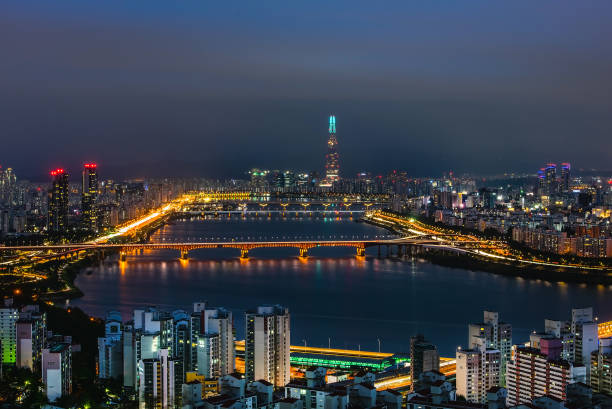Morning Skyline Lotte World mall on the Han River Ganges In South Korea mañana horizonte lotte world shopping center en la noche. en el río han en corea del sur koreakəˈrēə คำจำกัดความของ corea คำนาม una región de asia oriental que forma una península entre el mar oriental y el mar amarillo, ahora dividido en los países del norte k