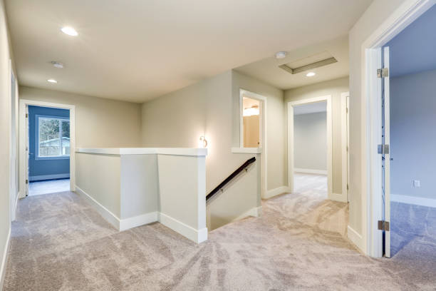 istock Second floor landing with creamy walls and beige carpet floor 874763942