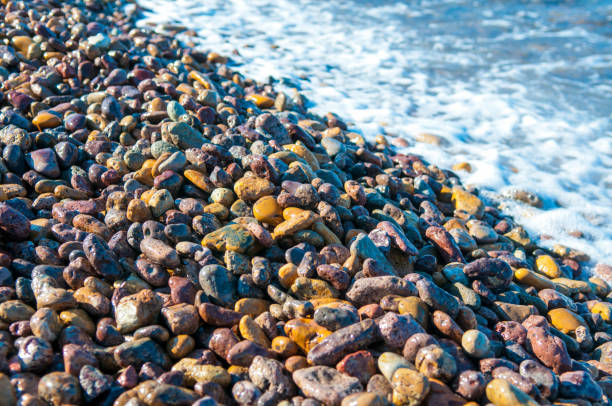 pedras da praia de lambi - roof tile nature stack pattern - fotografias e filmes do acervo