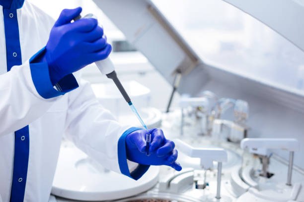 istock Measuring out the liquid in glassware 874863322