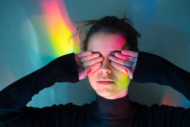 Junges Mädchen mit Regenbogen Reflexionen – Foto