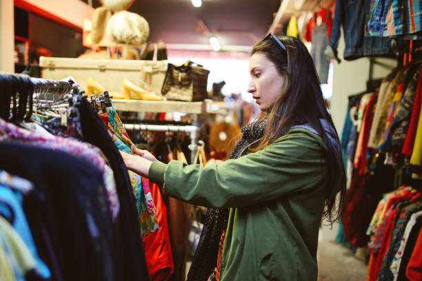 woman shopping in london second hand marketplace - swap meets imagens e fotografias de stock