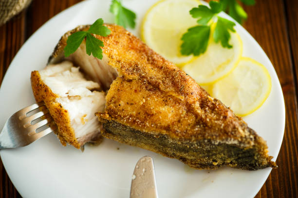 pesce gatto arrosto in pastella - catch of fish healthy eating hake food foto e immagini stock