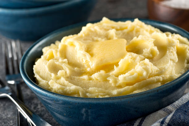 mashed potatoes with melted butter - whipped imagens e fotografias de stock