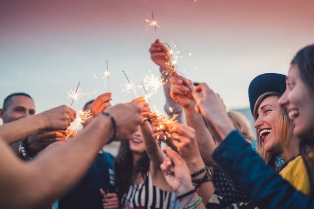 friends celebrating new year - new years party time imagens e fotografias de stock