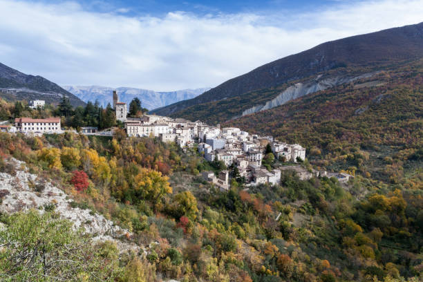istock Autumn in Abruzzo - Antwerp of the Abruzzi 875000678