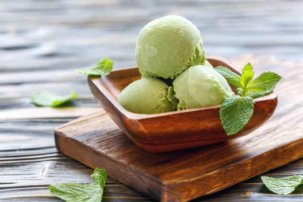 istock Balls with mint ice cream in a wooden bowl. 875004126