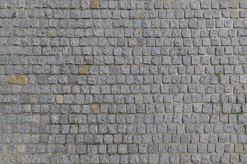 El camino está pavimentado con piedras de granito de forma cuadrada como un fondo o telón de fondo photo
