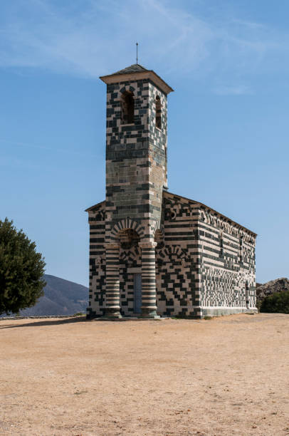 corsica: view of the church of san michele de murato, a small chapel built in the 12th century in polychrome stones and typical pisan romanesque style - black blue escape multi colored imagens e fotografias de stock