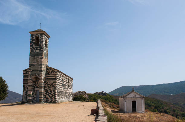 corsica: view of the church of san michele de murato, a small chapel built in the 12th century in polychrome stones and typical pisan romanesque style - black blue escape multi colored imagens e fotografias de stock