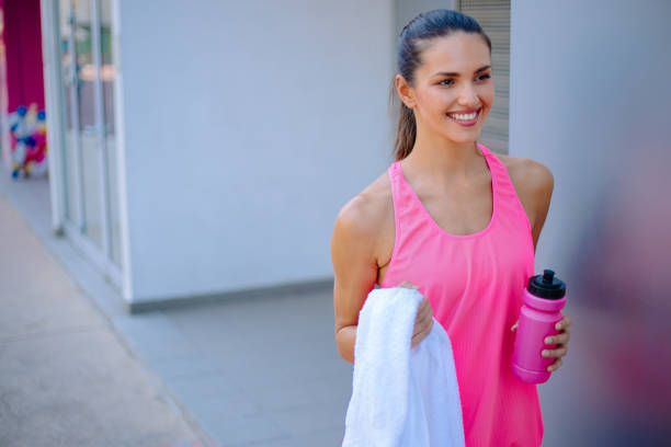 istock Young woman training outdoor 875035634