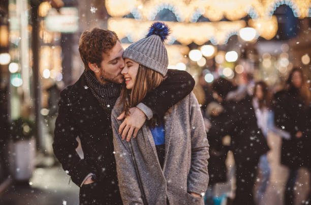 праздники лучше с ним - couple winter expressing positivity loving стоковые фото и изображения