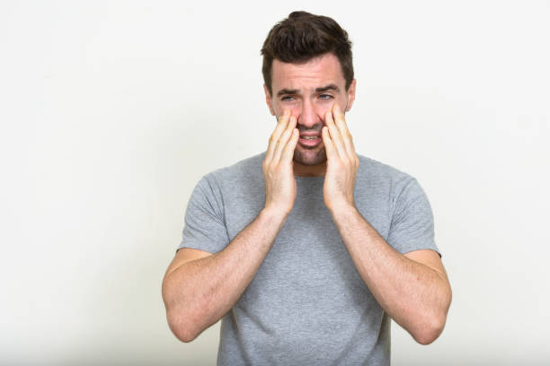 istock Handsome muscular man wearing gray shirt against white background 875113528