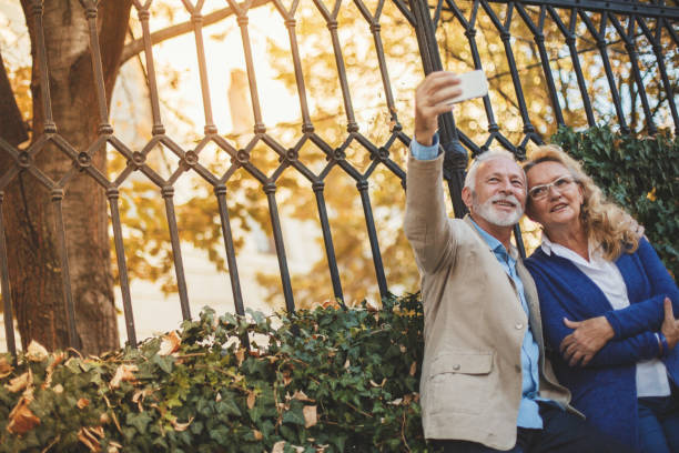 istock Autumn day in the city 875147774