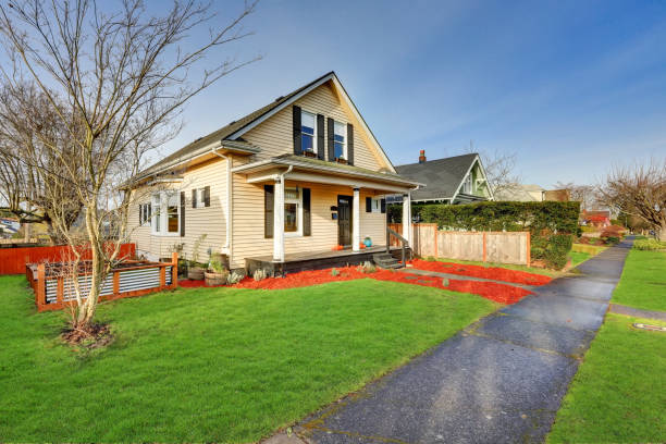 istock Sweet yellow Victorian home features original leaded glass windows 875170058