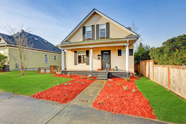istock Sweet yellow Victorian home features original leaded glass windows 875172094