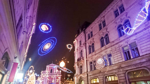 christmas atmosphere in ljubljana, slovenia, europe - ljubljana december winter christmas imagens e fotografias de stock