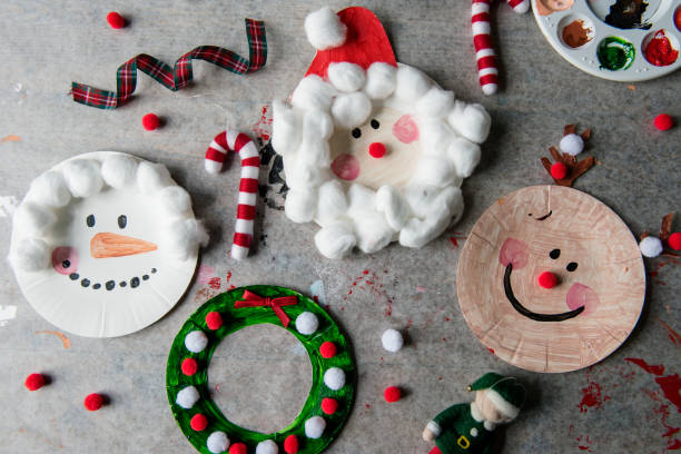 istock Christmas characters decorated on paper plates 875199118