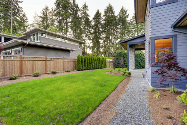 istock Modern home exterior in Bellevue. 875219110