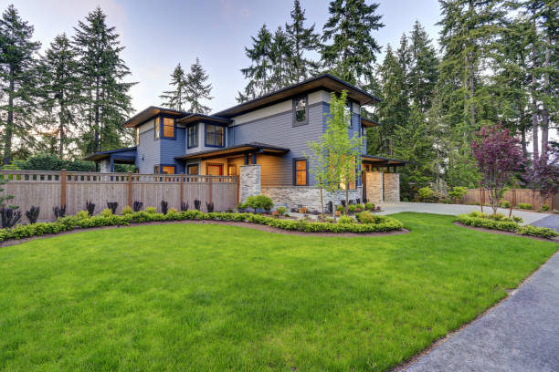 istock Luxurious home design with modern curb appeal in Bellevue. 875221272