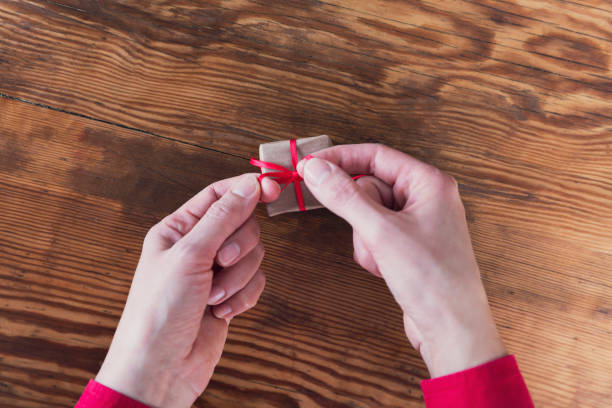 istock Tying the knot at Christmas 875244648