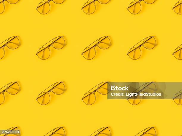 Stilvolle Gläser Isoliert Auf Gelb Stockfoto und mehr Bilder von Muster - Muster, Brille, Sonnenbrille