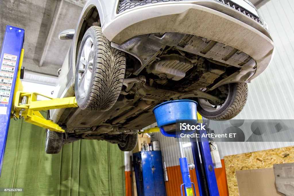 Auto Reparatur-Service-station - Lizenzfrei Arbeiten Stock-Foto