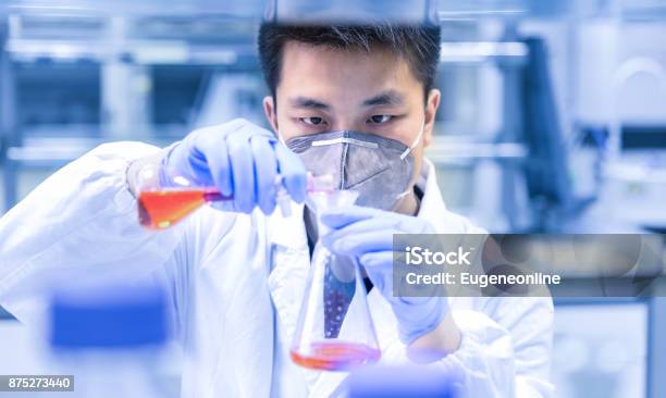 Der Wissenschaftler Experimentierten Im Labor Stockfoto und mehr Bilder von Labor - Labor, China, Medikament