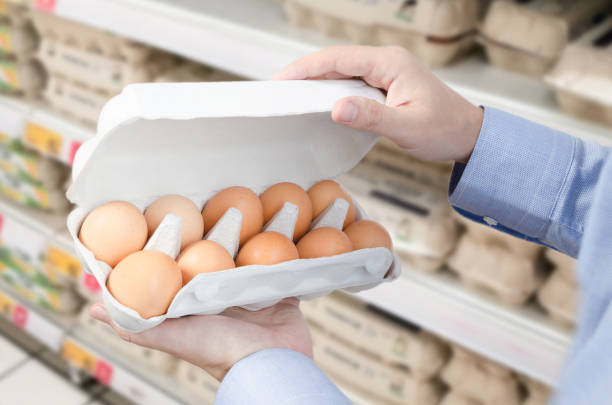 istock Man buys eggs in the supermarket 875280122