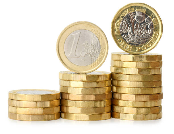 유로와 동전의 증가 스택 - magnification coin equipment european union currency 뉴스 사진 이미지