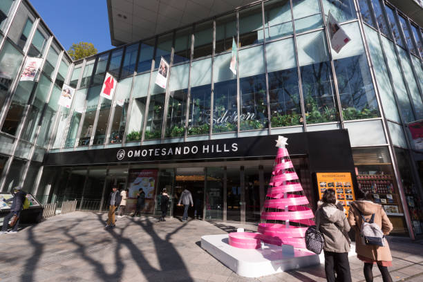 omotesando hills en tokio, japón - omotesando hills fotografías e imágenes de stock