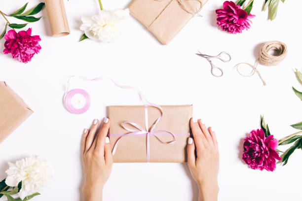 istock Flowers, gifts and festive decorations 875293968