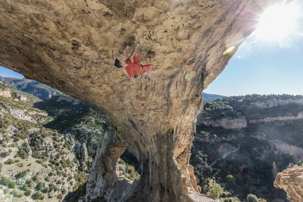 wspinaczka rodellar aragon hiszpania - mountain climbing rock climbing motivation awe zdjęcia i obrazy z banku zdjęć